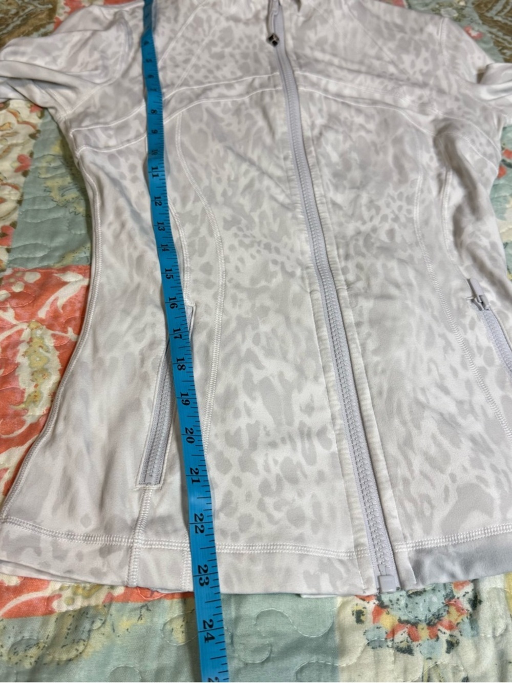 Lululemon Define Jacket *Nulu Contour Spot White Multi Sporty Outdoor 4 Pilates - Picture 12 of 13